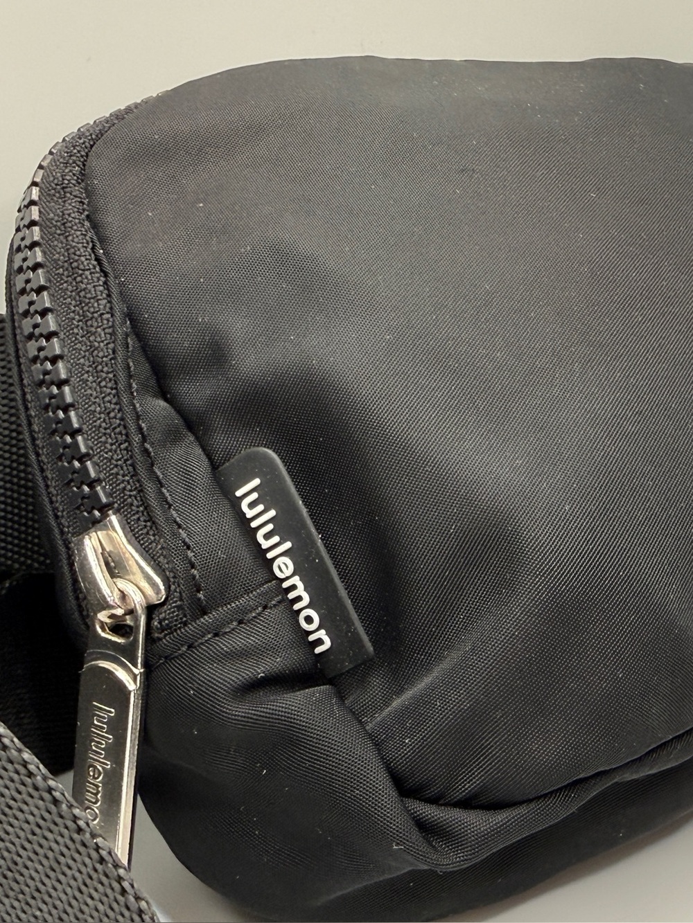 Lululemon Everywhere Belt Bag 1L Black Silver Hardware Extended Strap - Picture 3 of 6